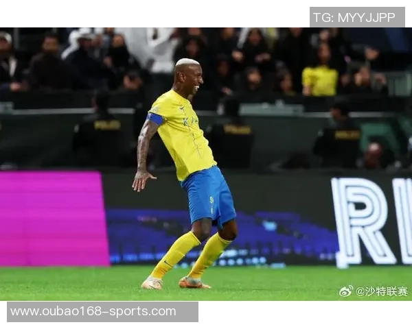 塔利斯卡完美帽子戏法展现转型中锋实力三次抢点三次破门左右脚头球俱佳